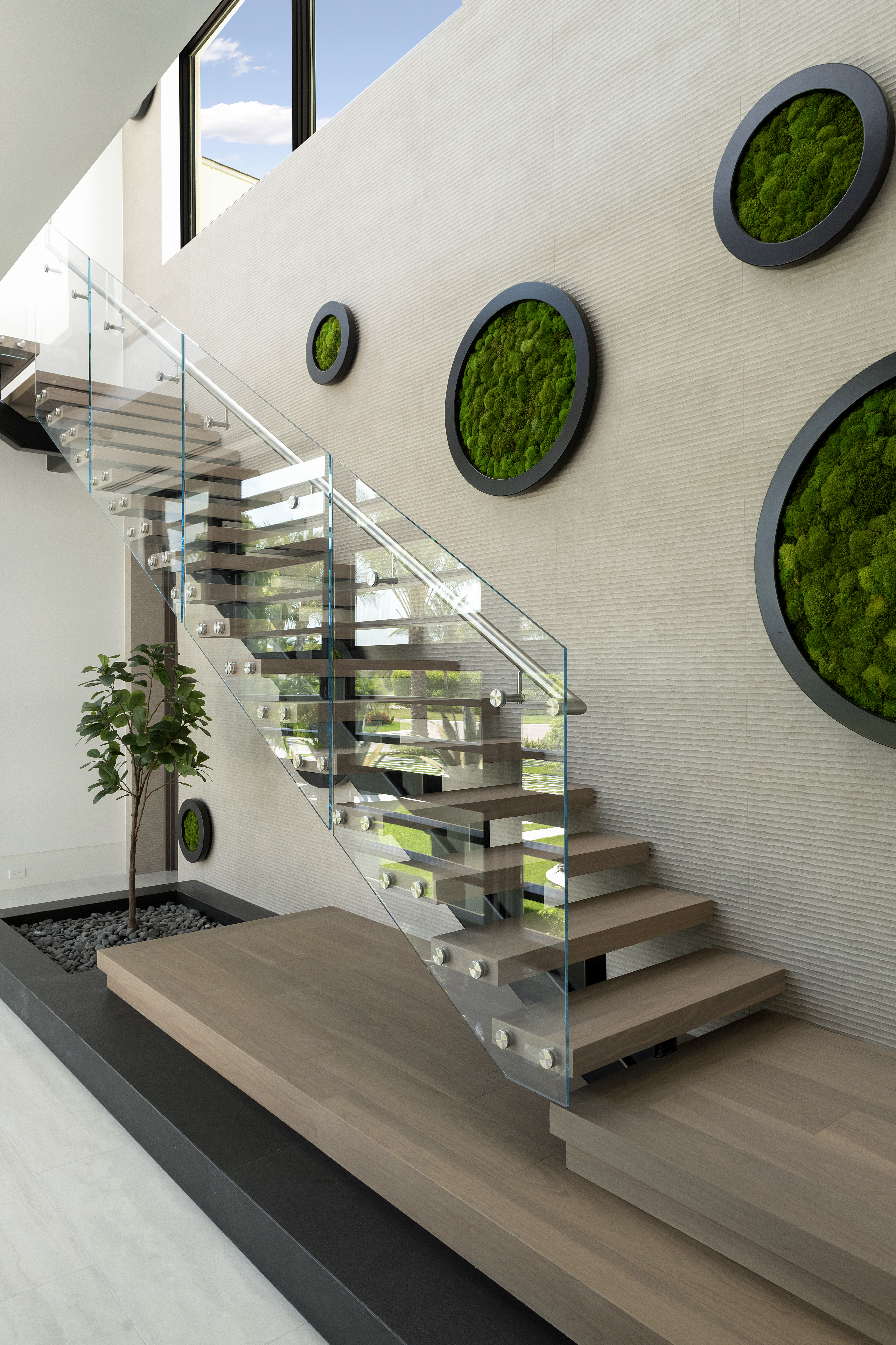 FANTIN INTERIOR - floating staircase